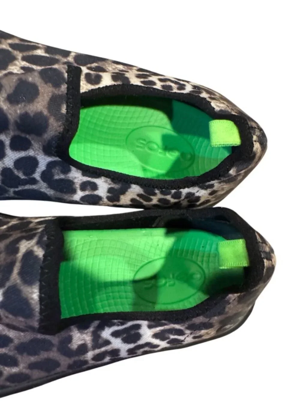 OOFOS OOmg EeZee Recovery Shoes Women’s 7 EU 38 Leopard Print Slip On Comfort